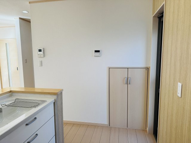 八王子市　大谷町　中古戸建ての収納|～階段下収納　掃除グッズ、災害時グッズ、備品ストックなどに大活躍～