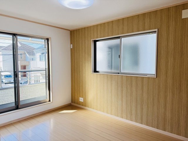 八王子市　大谷町　中古戸建ての寝室|～2階6.7帖の主寝室　ベッドなど大型家具のレイアウトもしやすい広さです～
