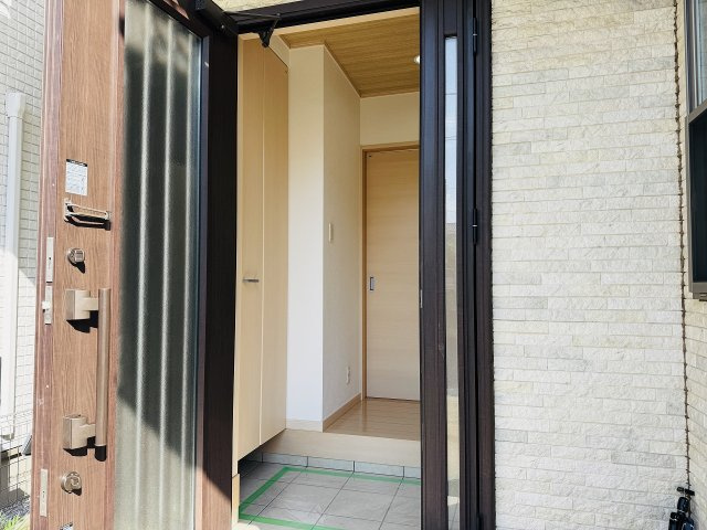 八王子市　大谷町　中古戸建ての玄関|～玄関は安心のWロックキーを採用～