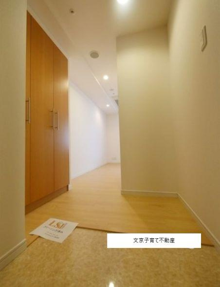 ルネ新宿御苑タワーの玄関
