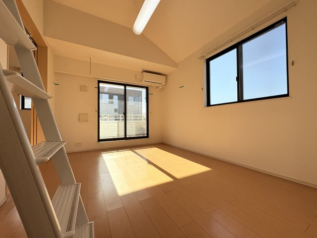 シエルノクターンⅠの居間・リビング|写真は同建物の別部屋を参考に掲載しております。