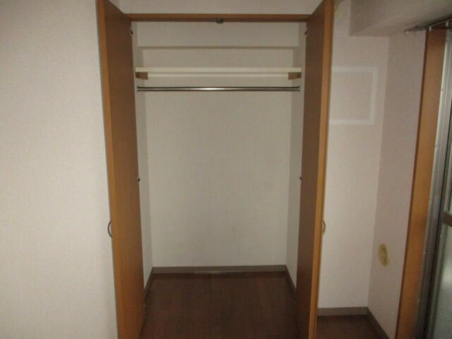 スプリングライトの収納|他部屋参考写真です