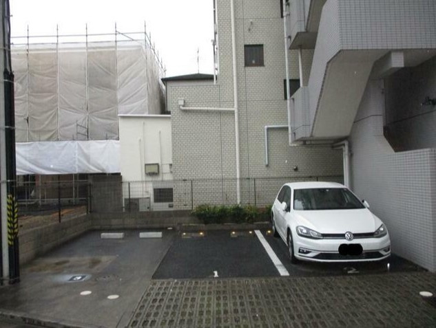 サリエラの駐車場