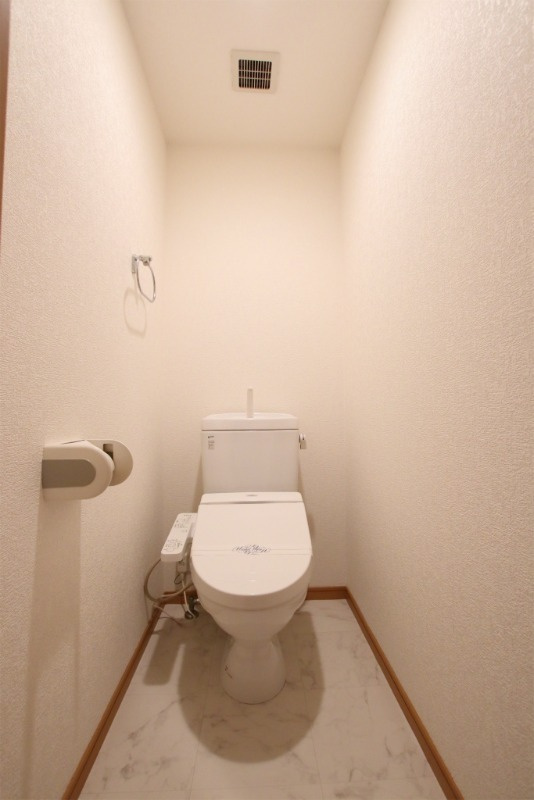 リファレンス箱崎のトイレ|清潔感のあるトイレです。