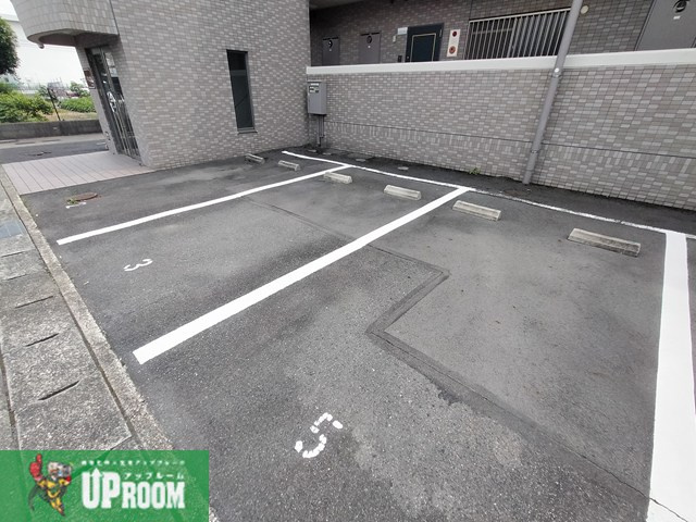 リブェールの駐車場