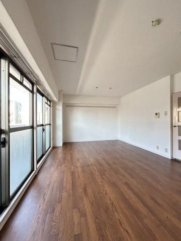 大阪市浪速区桜川２丁目の賃貸マンションの居間・リビング