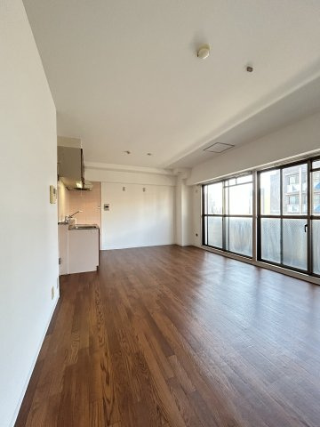 大阪市浪速区桜川２丁目の賃貸マンションの居間・リビング