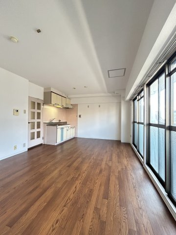 大阪市浪速区桜川２丁目の賃貸マンションの居間・リビング