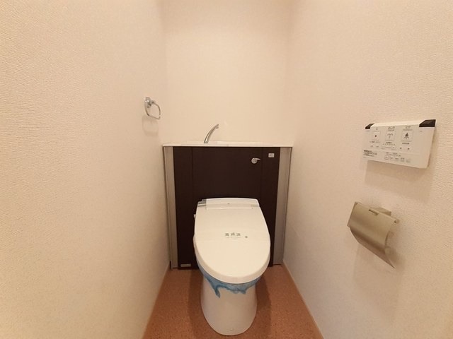 グランデスカイ空港南のトイレ|清潔感のあるトイレです。
