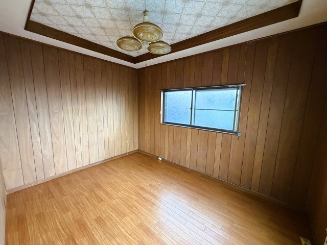 ～隣接する約７0平米の敷地を活用～　千葉県船橋市大穴北8丁目の洋室|家具を配置しやすいすっきりとしたお部屋です