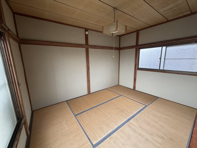 ～隣接する約７0平米の敷地を活用～　千葉県船橋市大穴北8丁目の和室|2面採光で明るく落ち着ける畳のお部屋です