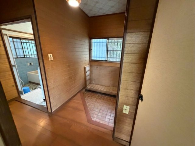 ～隣接する約７0平米の敷地を活用～　千葉県船橋市大穴北8丁目のその他共用部分|各部屋への動線がスムーズなホール空間