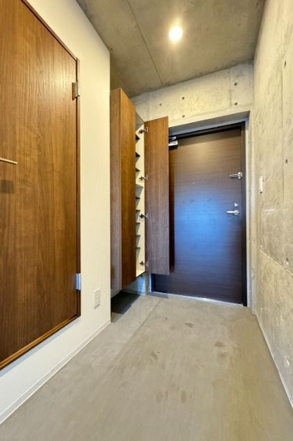 福岡市博多区南八幡町２丁目の賃貸マンションの玄関