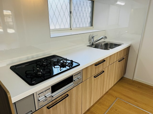 八王子市下恩方町の中古一戸建のキッチン|～新規交換済、使い勝手の良いシステムキッチン～