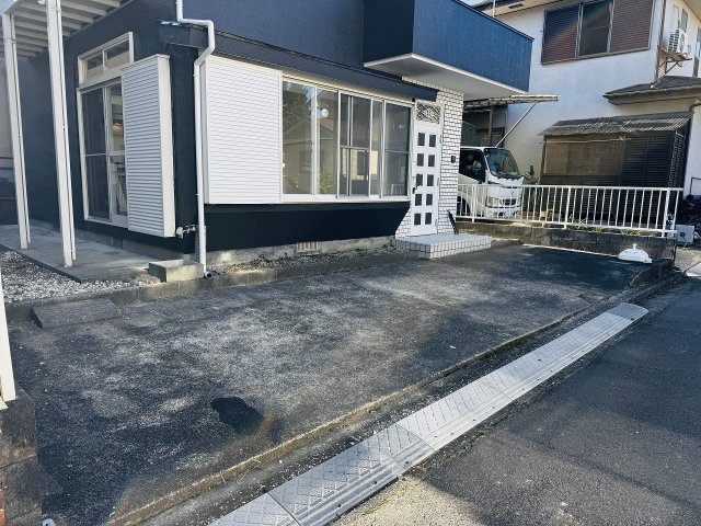 八王子市下恩方町の中古一戸建の駐車場|～カースペースは1台分～