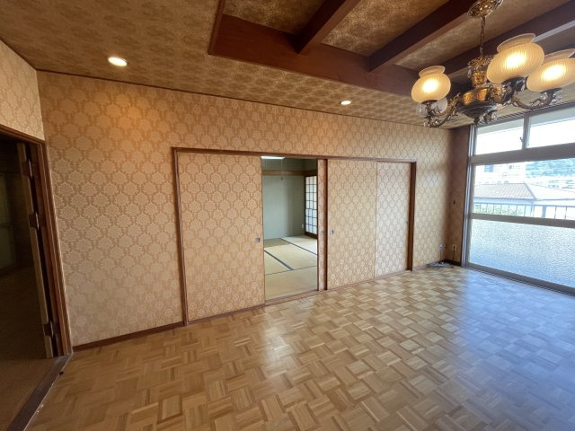 安徳ビルの洋室|リフォーム前の写真です