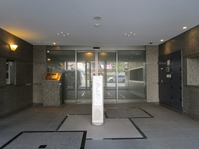 ルーブル中村橋弐番館のエントランス|建物の内部です