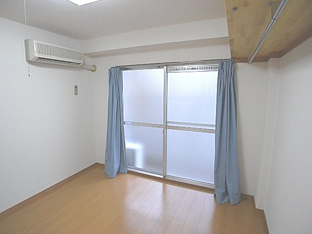 親和ハイツの洋室