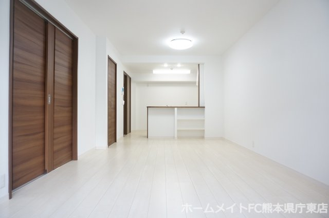 熊本市中央区新大江３丁目の賃貸マンションの居間・リビング