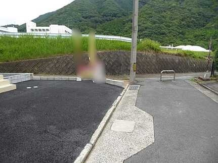 広島市安佐北区可部南2丁目　新築一戸建ての前面道路含む現地写真