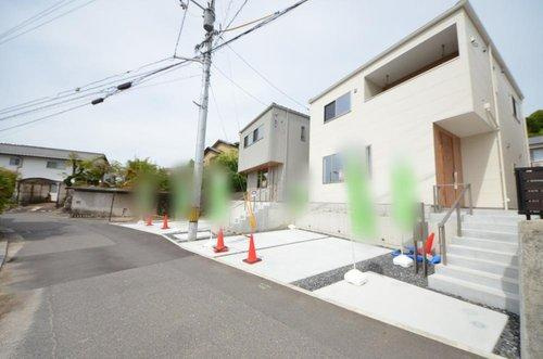 八幡2丁目の前面道路含む現地写真|前面道路は交通量が少なく駐車楽々