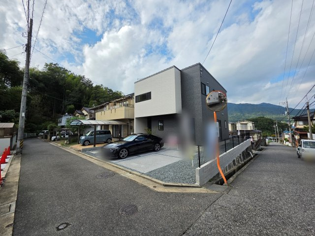 相田七丁目の前面道路含む現地写真|前面道路は交通量が少なく駐車楽々