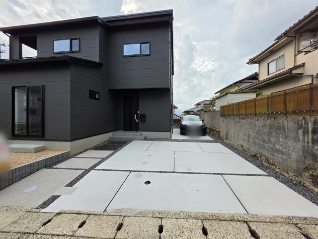 上安四丁目の収納|敷地広々56坪
駐車3台可能です