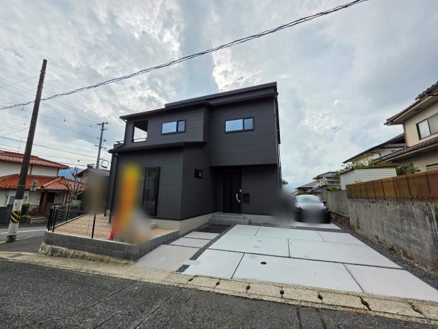 上安四丁目の外観|敷地広々56坪
駐車は3台可能です