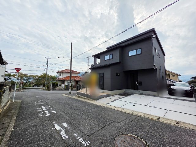 上安四丁目の前面道路含む現地写真|敷地広々56坪
駐車は3台可能です