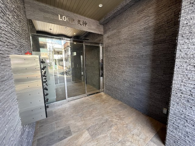 豊中市浜１丁目の賃貸マンションのエントランス