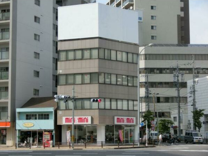 ファースト日比野ビルの外観
