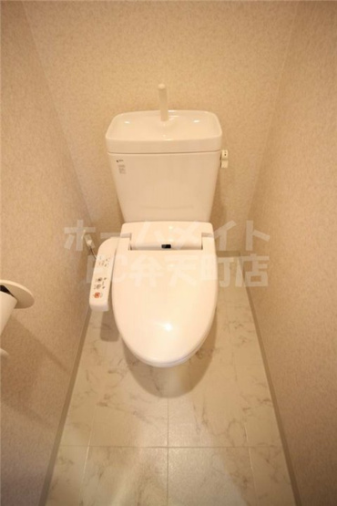 【トイレ】 | プロシード弁天町 | 落ち着いた色調のトイレです