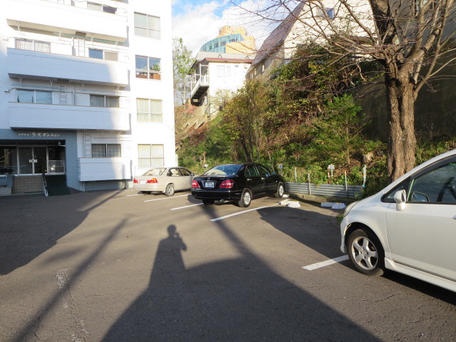 日商岩井幣舞マンションの駐車場