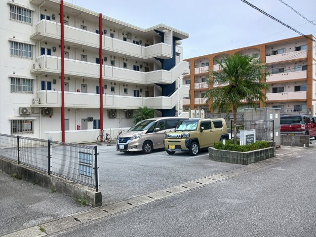 【駐車場】