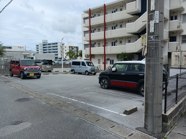 【駐車場】
