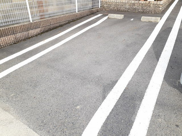 ボヌール　アヴニールの駐車場|車をお持ちの方に嬉しい駐車場付きの物件です