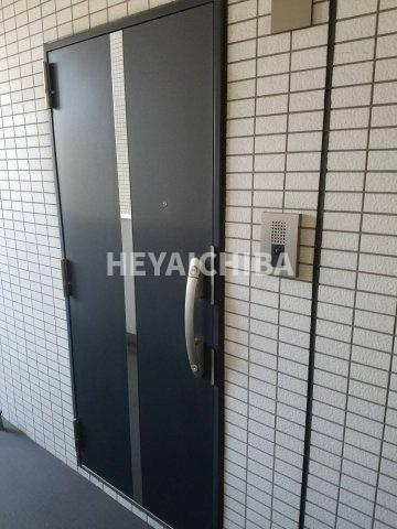 ロメック山手日暮里の玄関