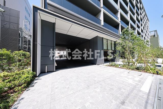 新宿区東五軒町の賃貸マンションのエントランス