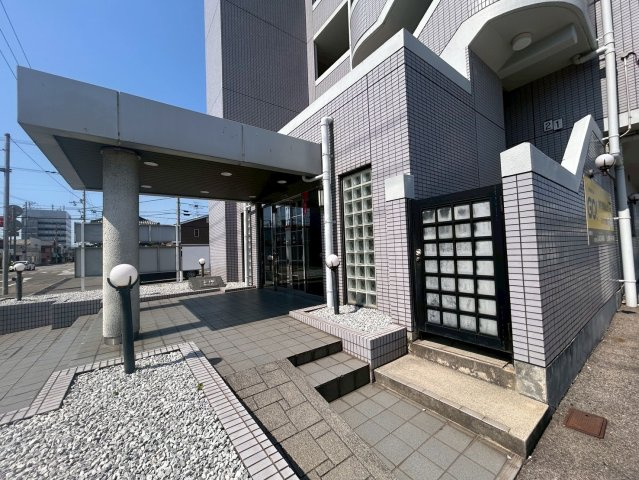 アーバンコート中須賀　弐番館のエントランス