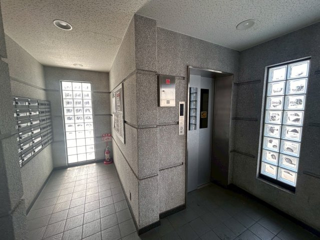 アーバンコート中須賀　弐番館のロビー
