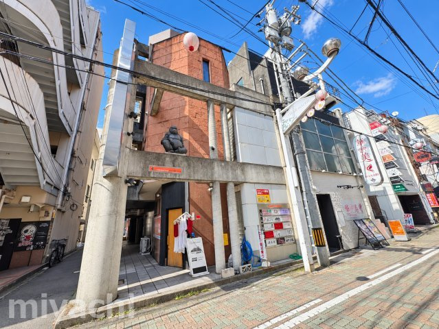 ゴリラ横丁ビルの外観