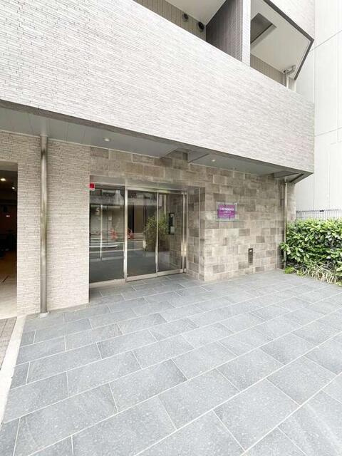 Ｓ－ＲＥＳＩＤＥＮＣＥ三田慶大前(エスレジデンスミタケイダイマエ)のエントランス