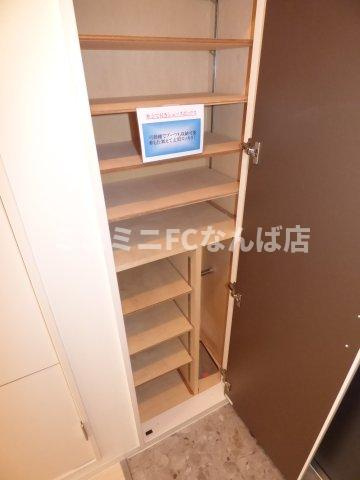 ラムール谷町の玄関