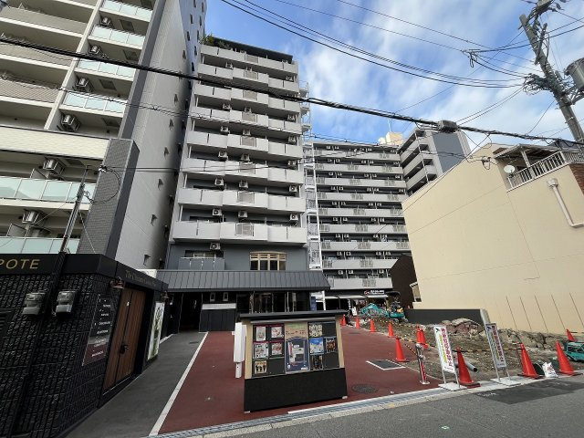 大阪市北区中崎西４丁目の店舗一部の外観