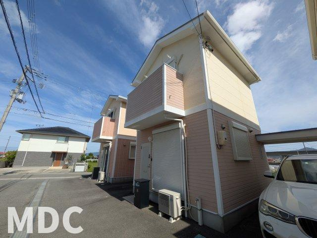 レインボータウン名田 の駐車場