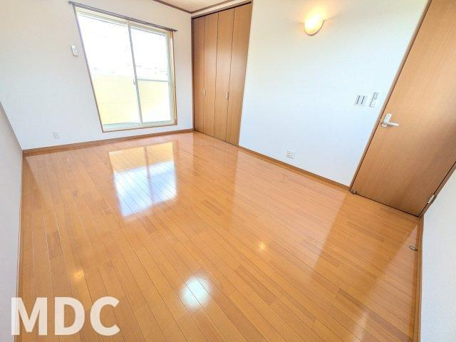 レインボータウン名田 の洋室