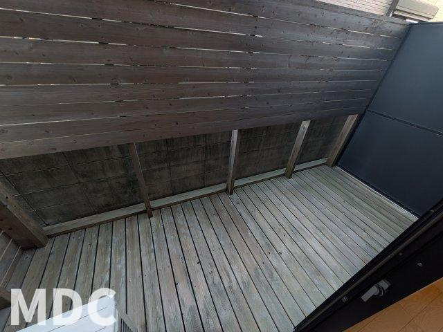 徳島市川内町上別宮北のアパートのバルコニー