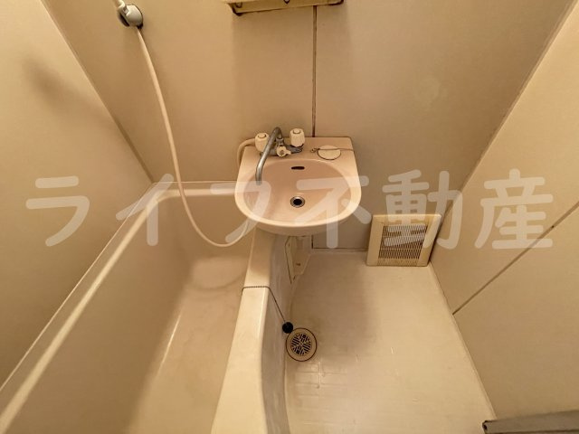 ゴッドフィールド布施の洗面所|脱衣スペースもあります