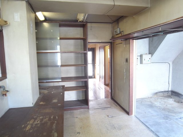 伊丹市北本町２丁目の倉庫