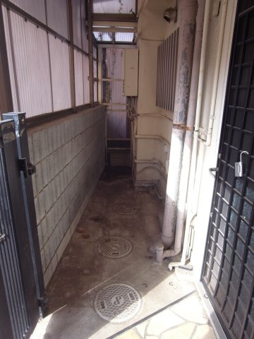伊丹市北本町２丁目の倉庫
